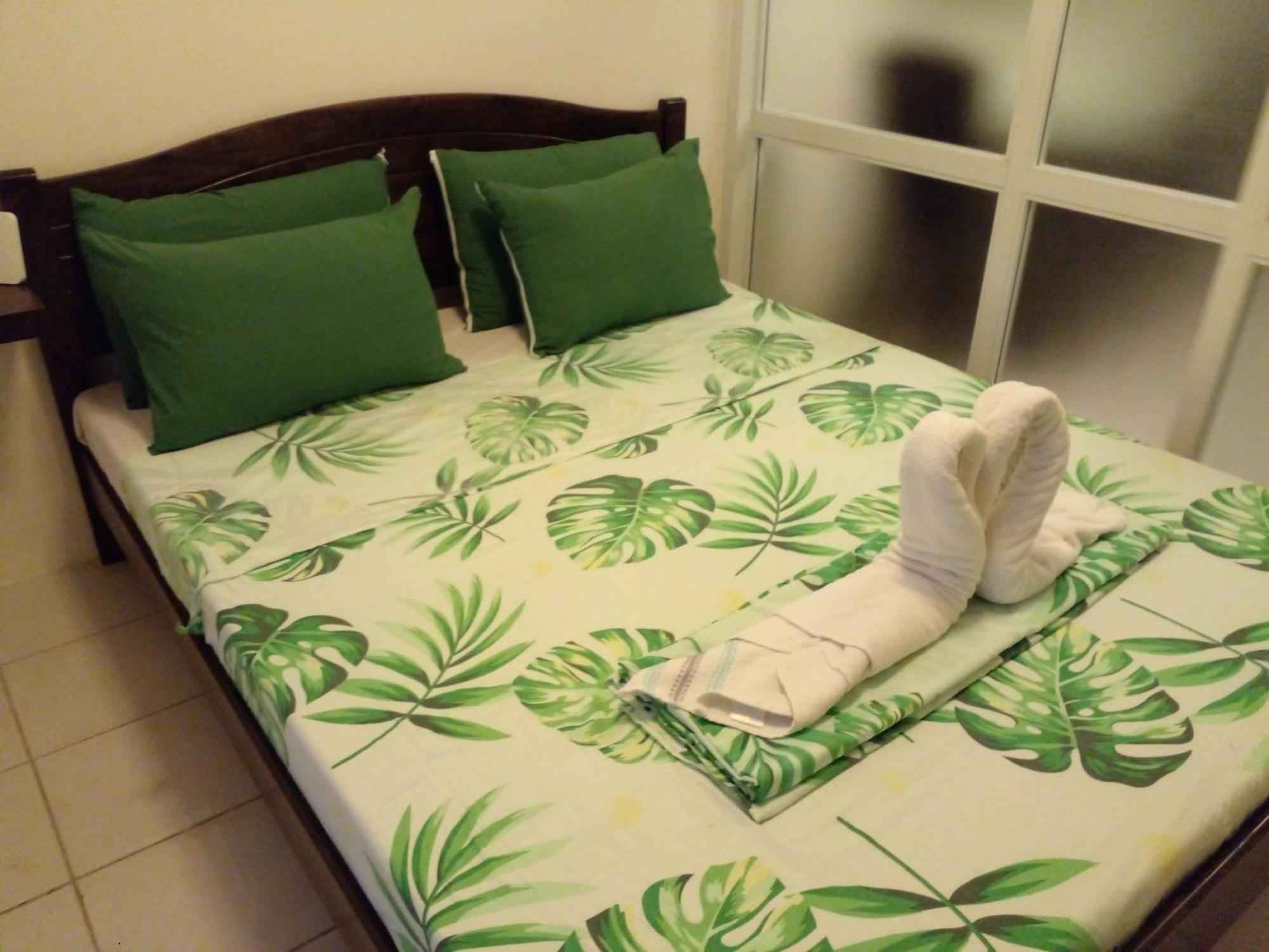 Condo With Free Swimming Pool & Viewing Deck Tagaytay City Room photo